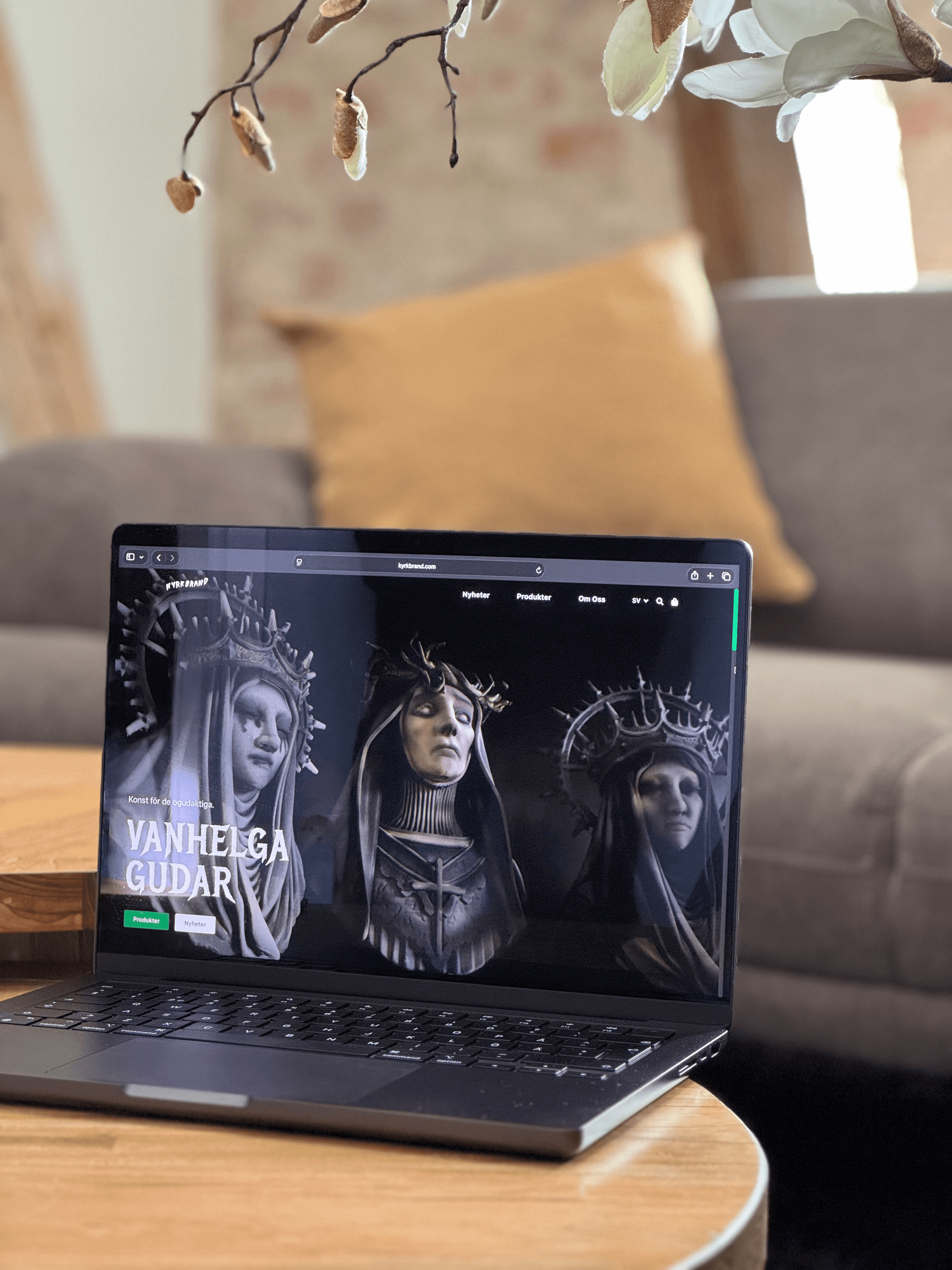 Laptopvy av en e-handelslosning byggd av Codesquare