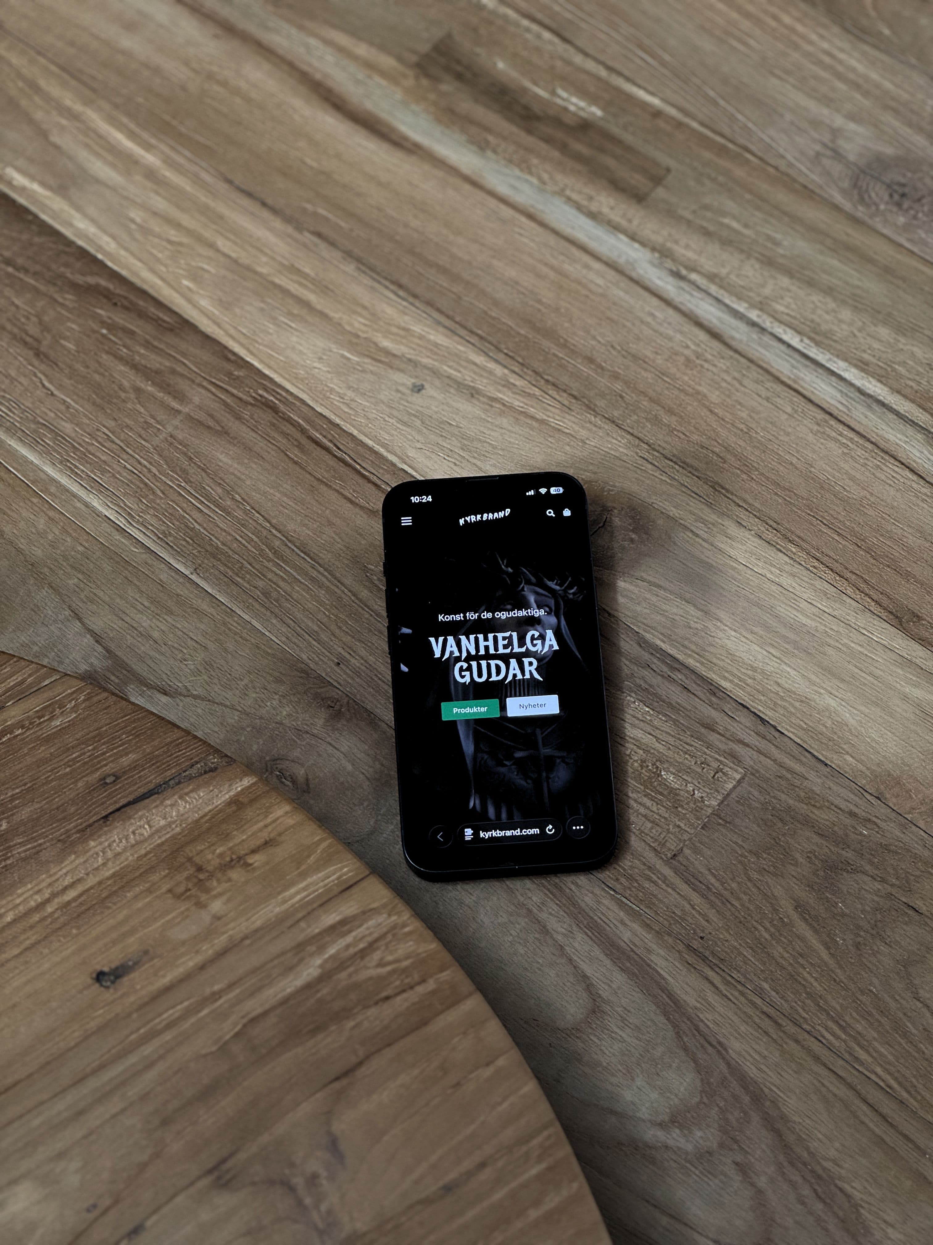 Mobil vy av ett webbprojekt byggt av Codesquare